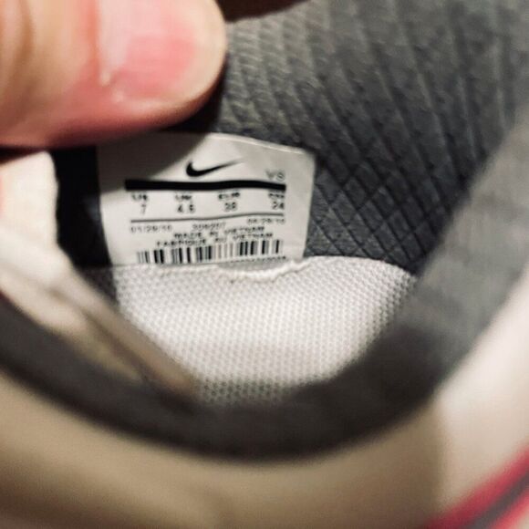 Excellent Pink White NIKE Air Max 2012 Womens 7 US 38 EUR Pink Gum bottoms - Picture 5 of 8